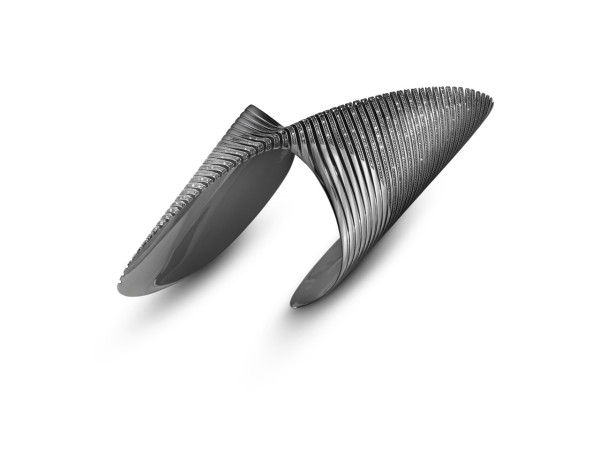 zaha-hadid-georg-jensen-9-lamellae_cuff_bd_0-xx_s_m-600x457